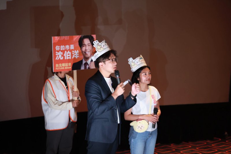 圖:沈伯洋在活動中分享城市願景,劉品妡陪同互動;從街頭掃街到公共議題,兩人多次合體,也讓「洋流+小太陽」成為台北選戰的新鮮組合/劉品妡臉書 圖:沈伯洋在活動中分享城市願景,劉品妡陪同互動;從街頭掃街到公共議題,兩人多次合體,也讓「洋流+小太陽」成為台北選戰的新鮮組合/劉品妡臉書