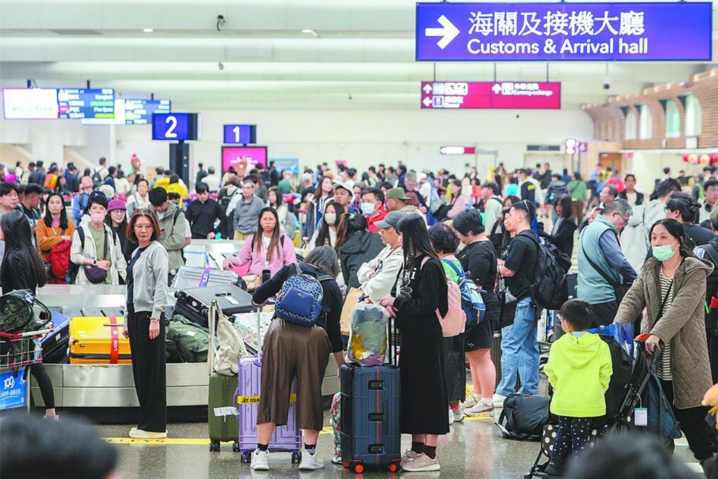 中華民國旅行業品質保障協會今(13)日發布第4季(10至12月)各線旅行團合理參考價格,受到通膨、機場稅、燃料稅影響,日本航線團費較去年同期漲幅約7至10%。(本報資料照/陳麒全攝)