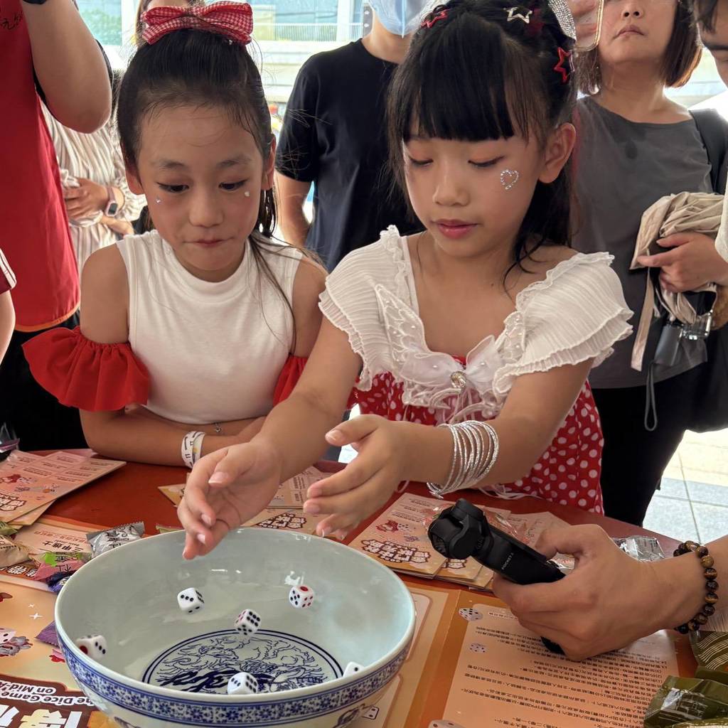 博狀元餅俗稱「博餅」,以擲骰子方式進行,是盛行於閩南地區特有的民俗文化活動。圖/主辦單位提供