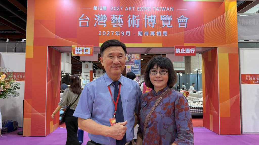 左起中華文創學會黃河理事長、草山石與藝術林岩衛博士。圖文/草山石與藝術林岩衛博士提供
