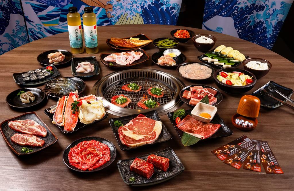 橘焱胡同集團「829國際燒肉節」8月21日至31日登場,胡同燒肉、胡同裏燒肉推出年度擲骰免單活動,今年更首度攜手爭鮮餐飲集團,擴大跨品牌燒肉慶典。圖/橘焱胡同集團提供