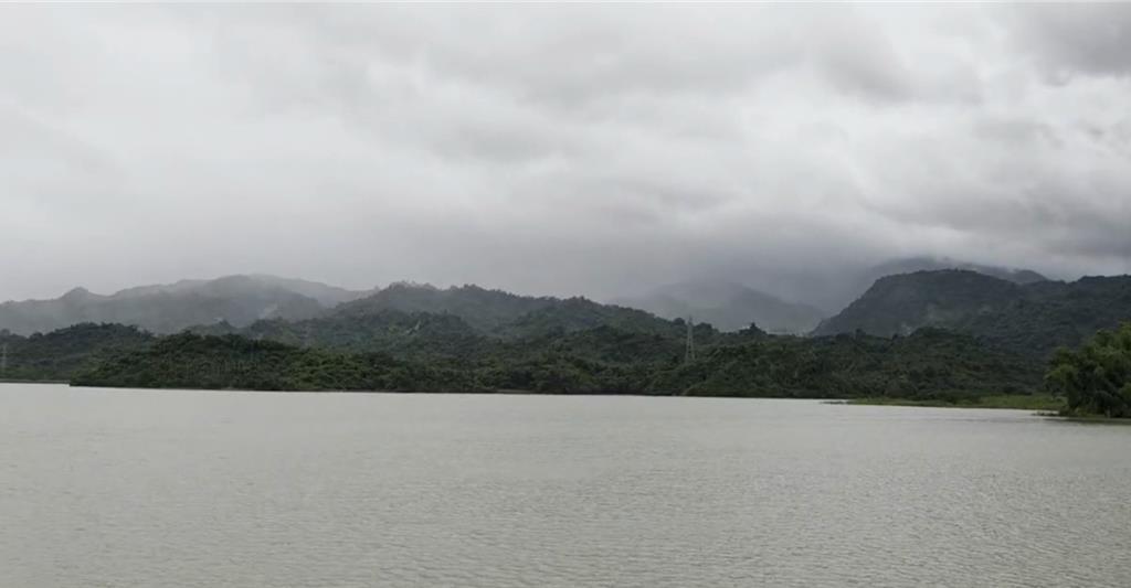 鄰近嘉義的白河水庫因連日豪雨,逼近滿水位。(廖素慧攝)